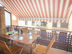 Apartamento Espacioso con Terraza y Barbacoa, a 200m de la Playa en Roses - ES-258-74